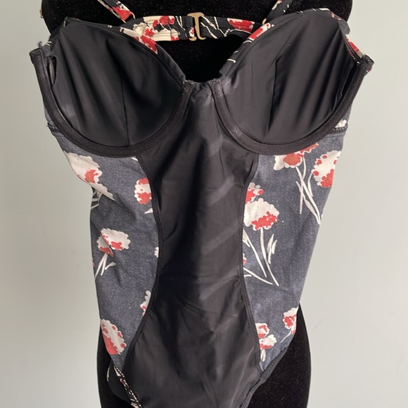 Tory Burch Swimsuit. - Picture 5 of 6